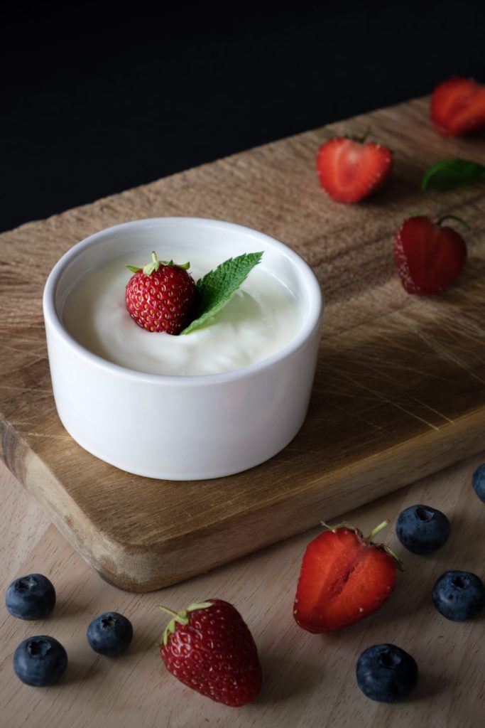 greek yogurt cup 5 Foods to Eat to Super Charge Your Workout
